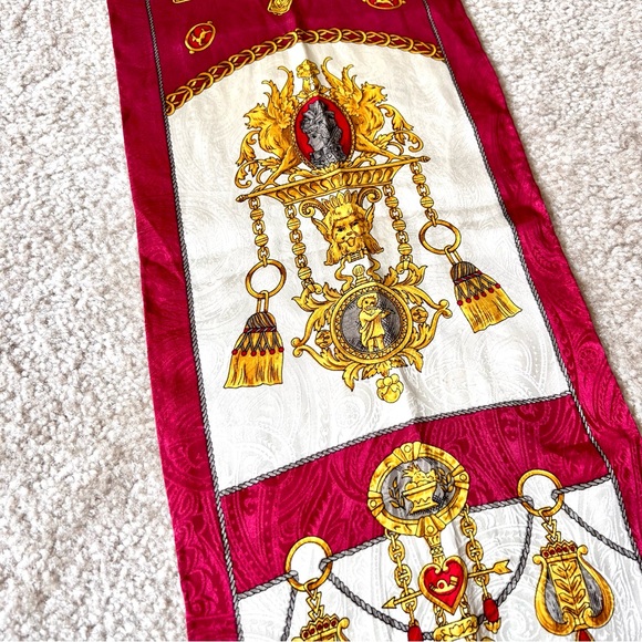 Vintage CASUAL CORNER Satiny Lion Victorian Print Rectangular Scarf - Picture 11 of 13